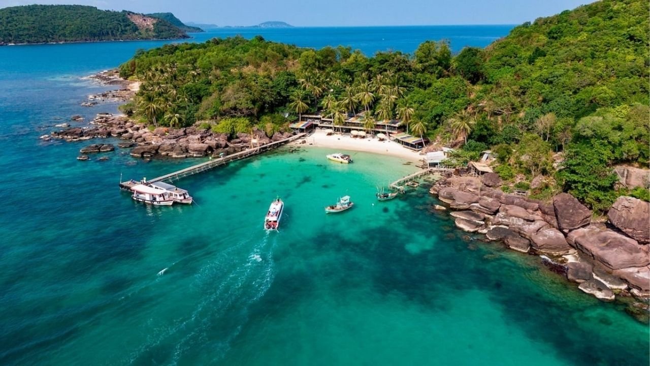Vietnam in december: where to go for cities, beaches and a first trip 2 Phu Quoc coastal scenery