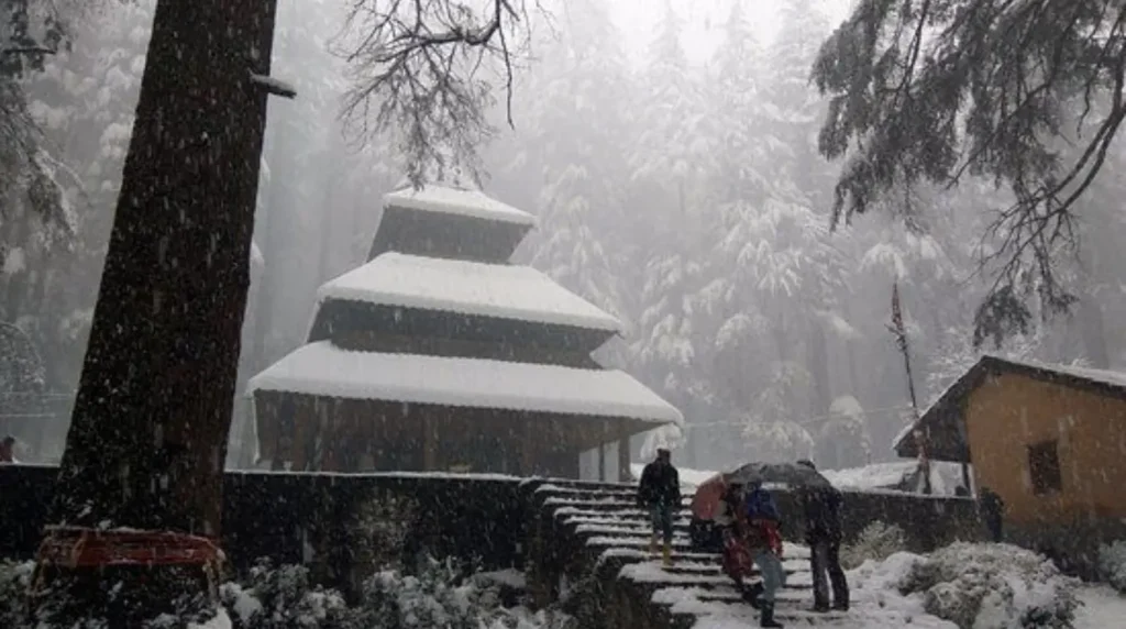 Manali in december - snow, roads, temperature and what to expect 5 Manali in December - Snow, Roads, Temperature and What to Expect